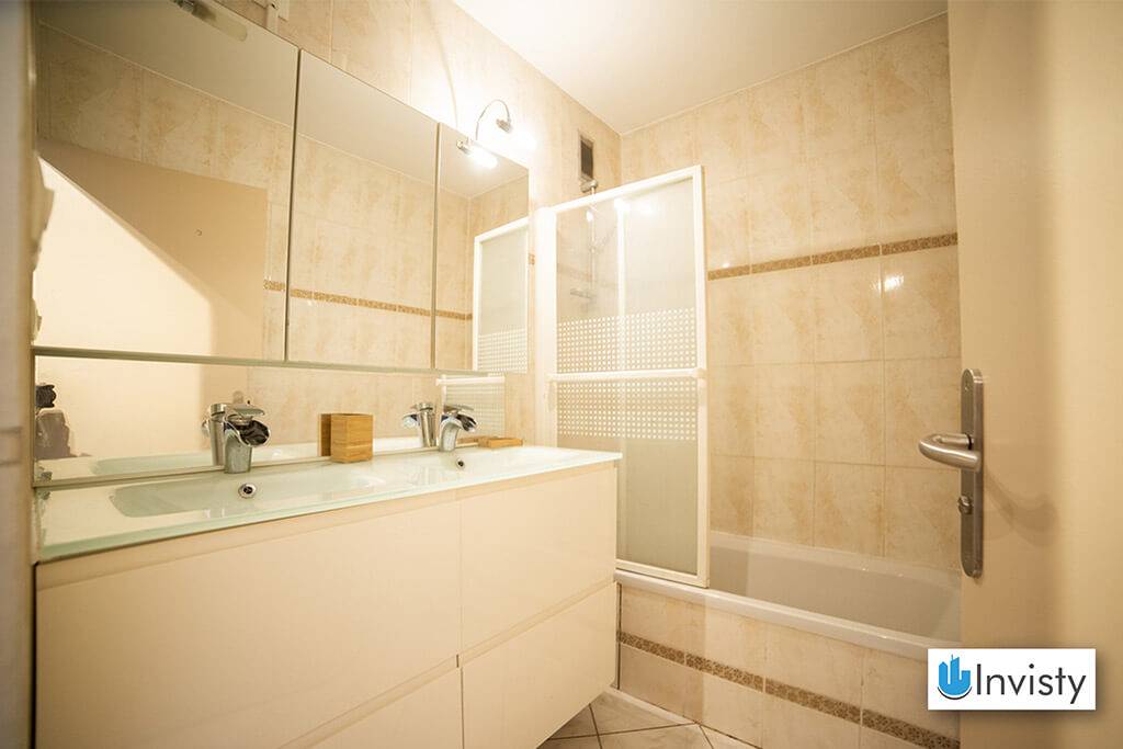 T5 102m² Lyon salle de bain baignoire